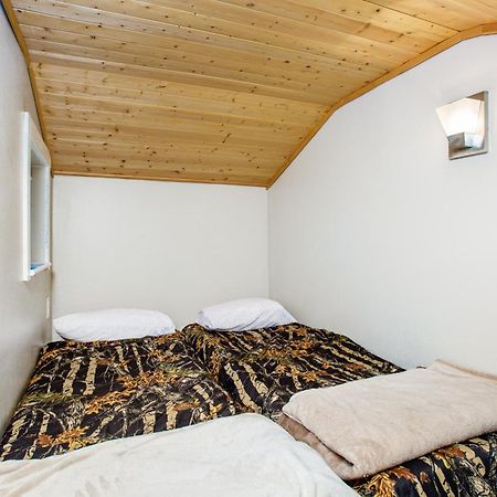 Loveland Cottage Girdwood Room photo