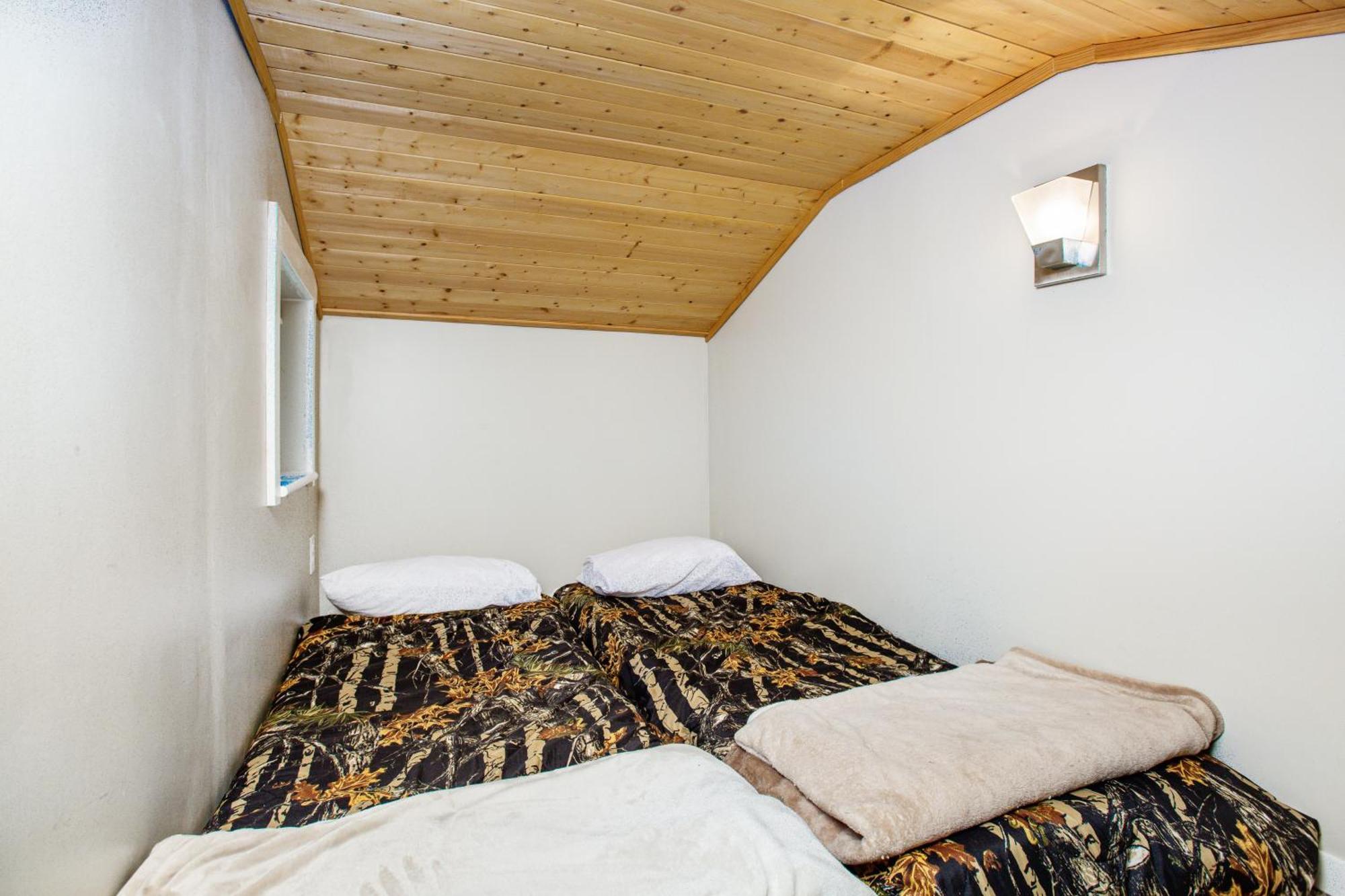 Loveland Cottage Girdwood Room photo