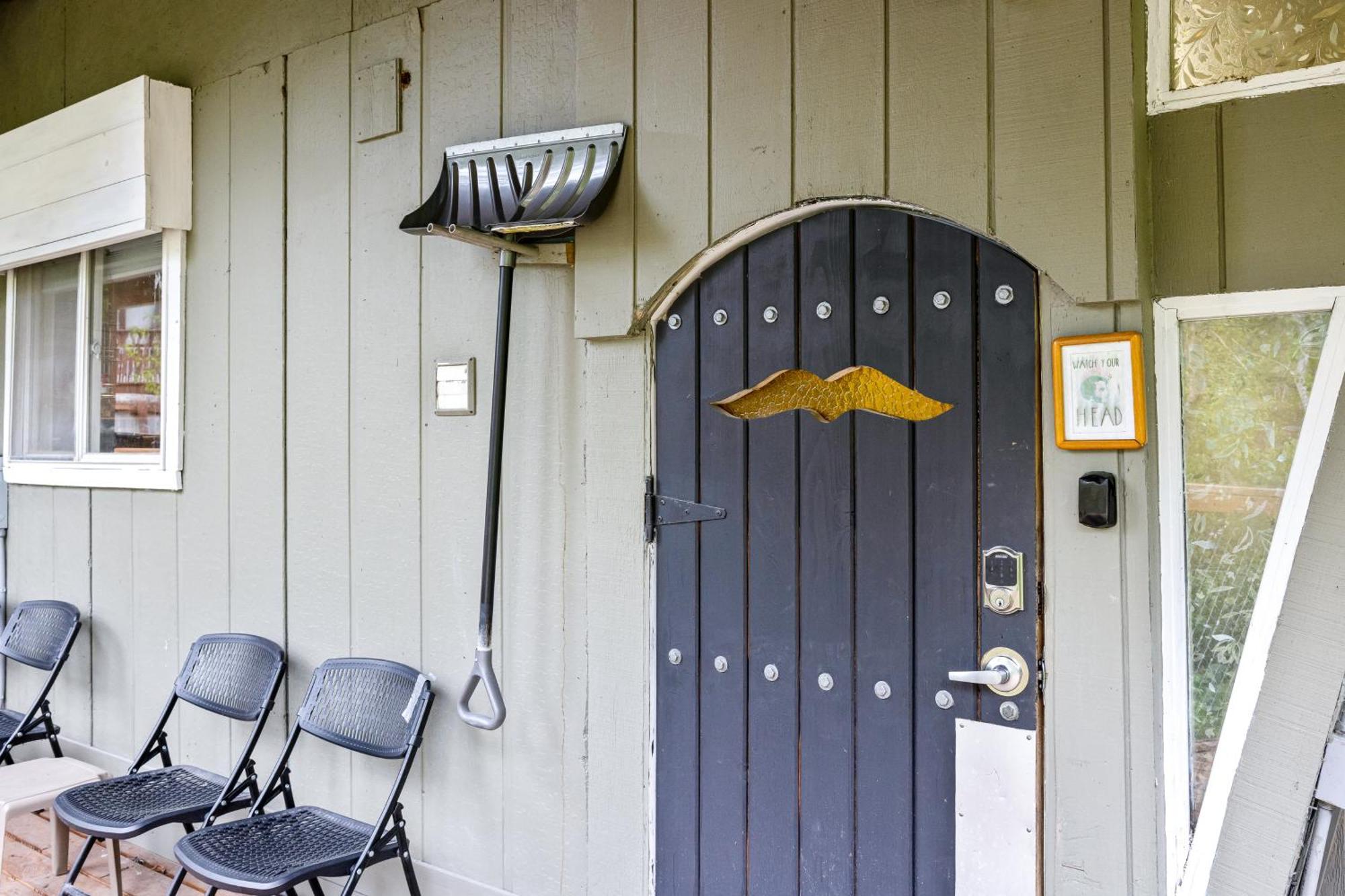 Loveland Cottage Girdwood Room photo