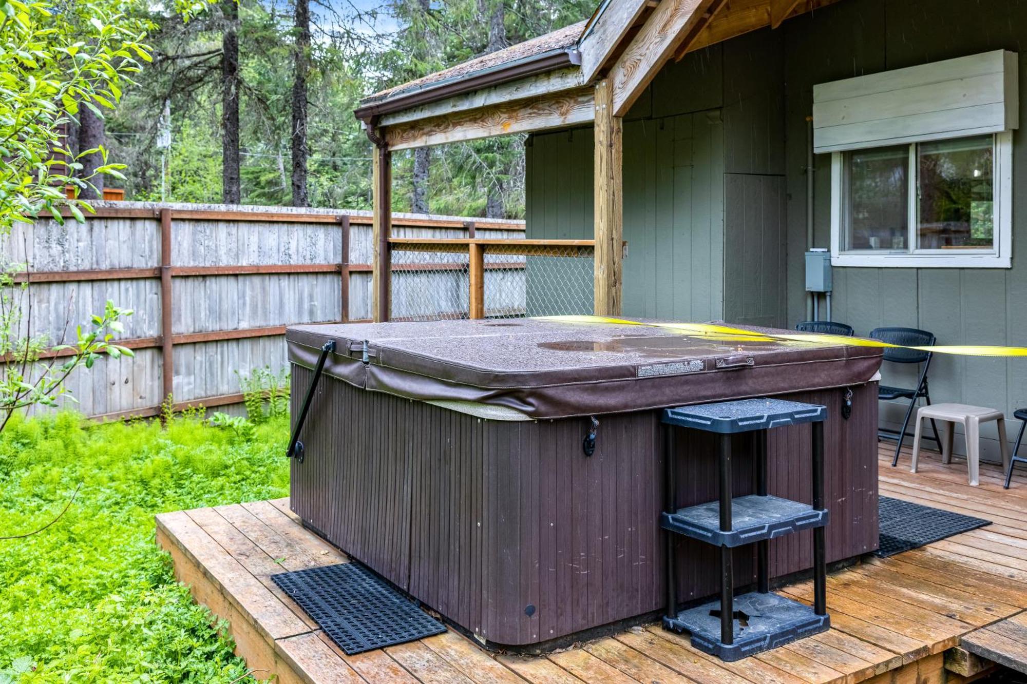 Loveland Cottage Girdwood Room photo