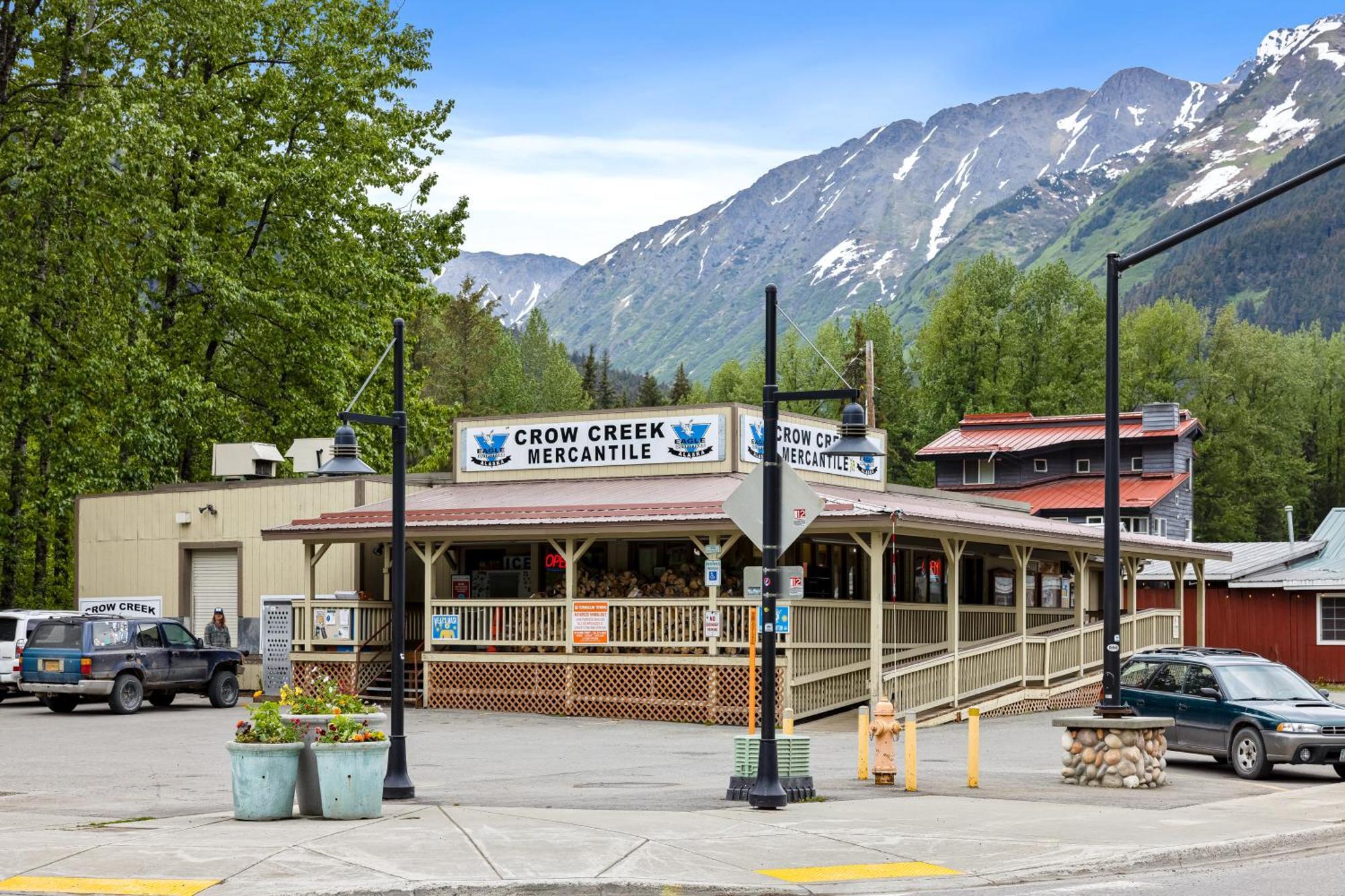 Loveland Cottage Girdwood Room photo