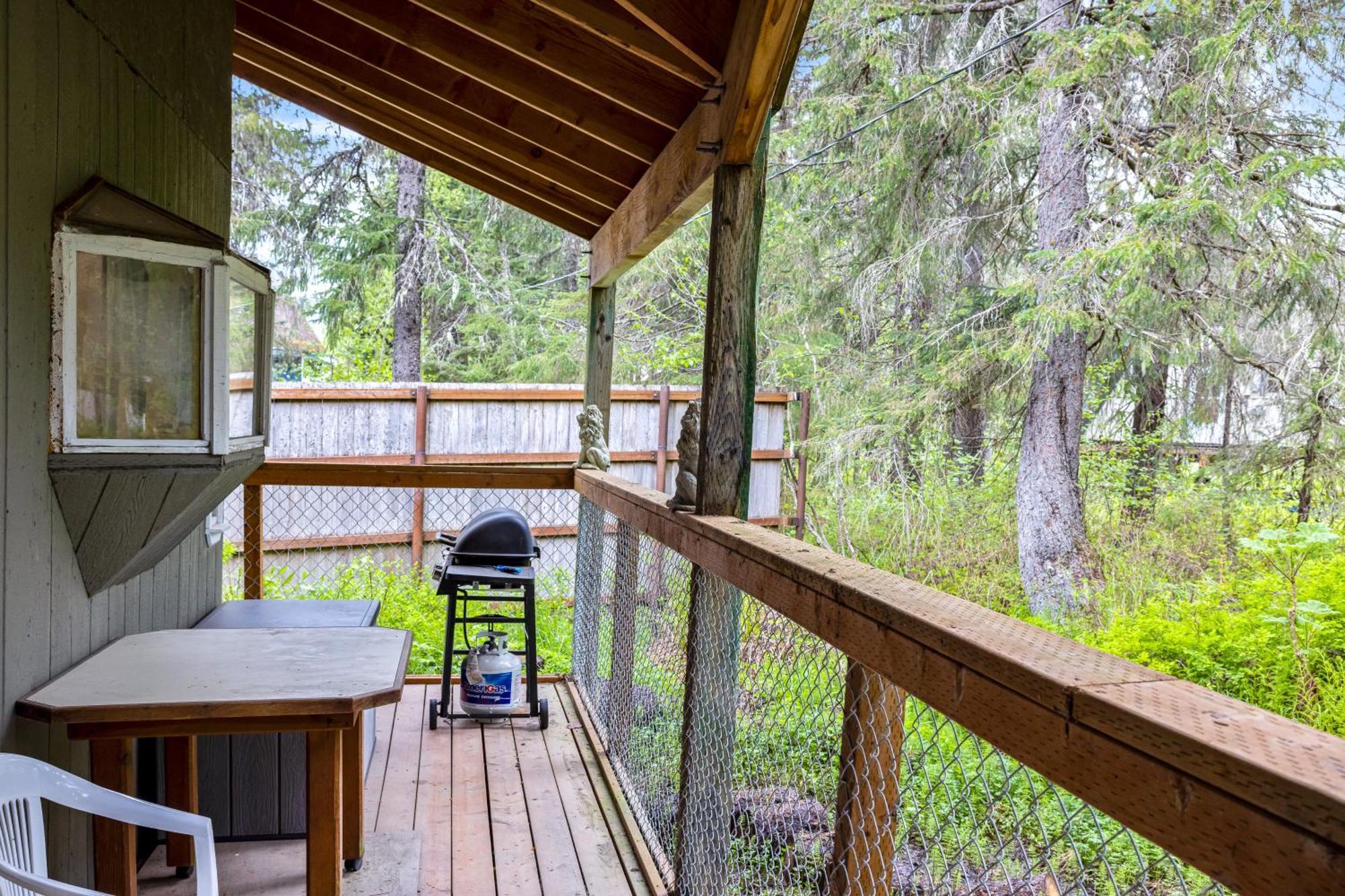 Loveland Cottage Girdwood Room photo